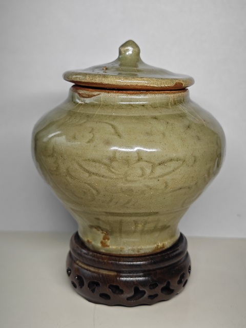古玩陶瓷元龍泉青瓷刻花蓋罐拍賣,當(dāng)前價(jià)格4567元