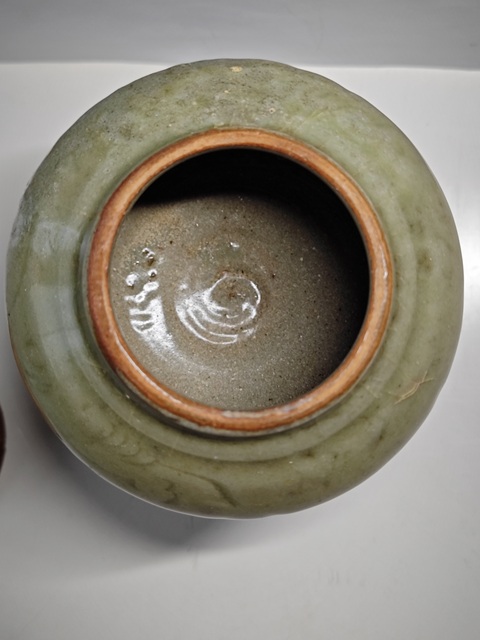 古玩陶瓷元龍泉青瓷刻花蓋罐拍賣,當(dāng)前價(jià)格4567元