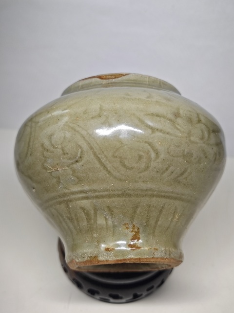 古玩陶瓷元龍泉青瓷刻花蓋罐拍賣,當(dāng)前價(jià)格4567元