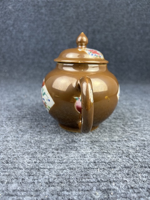 古玩陶瓷紫金釉開窗粉彩花卉紋茶壺拍賣，當(dāng)前價格4988元