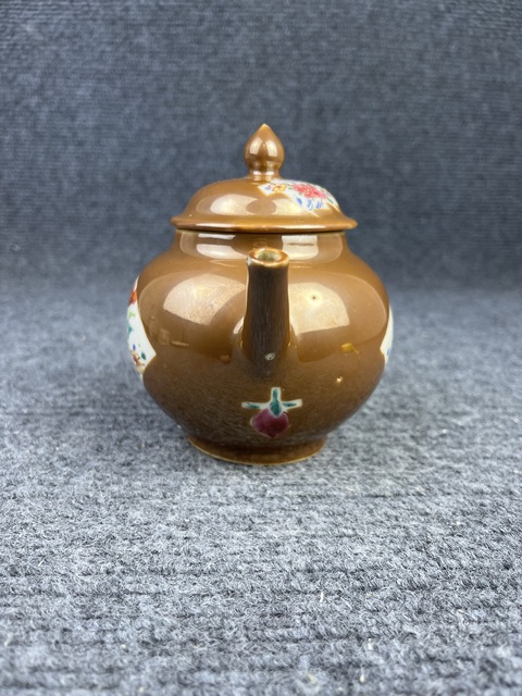 古玩陶瓷紫金釉開窗粉彩花卉紋茶壺拍賣，當(dāng)前價格4988元