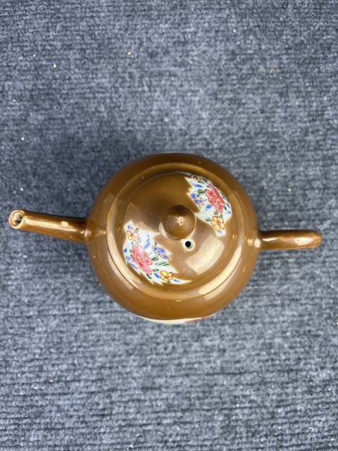 古玩陶瓷紫金釉開窗粉彩花卉紋茶壺拍賣，當(dāng)前價格4988元