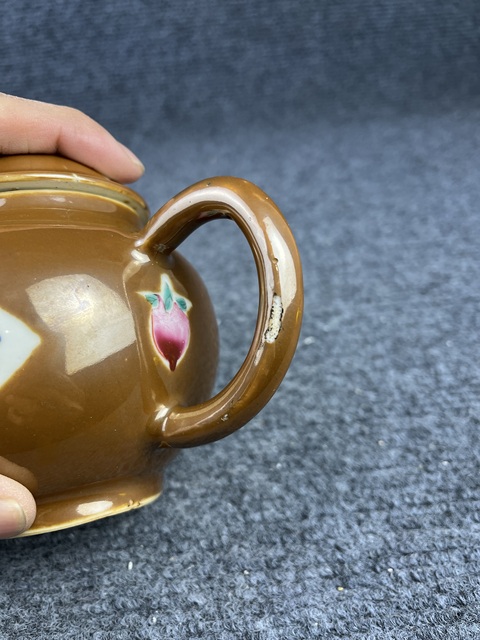 古玩陶瓷紫金釉開窗粉彩花卉紋茶壺拍賣，當(dāng)前價格4988元