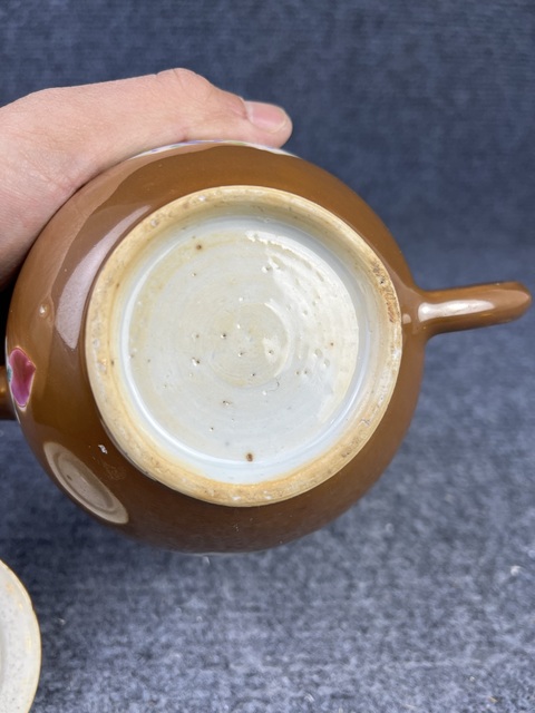 古玩陶瓷紫金釉開窗粉彩花卉紋茶壺拍賣，當(dāng)前價格4988元