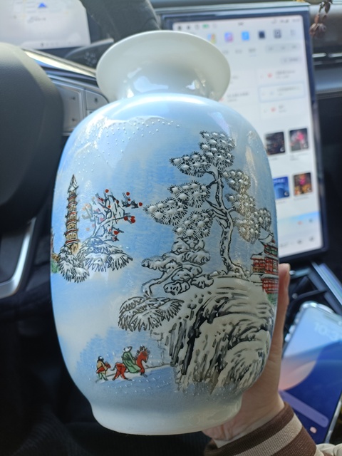 古玩陶瓷粉彩雪景圖撇口瓶拍賣，當(dāng)前價(jià)格2888元
