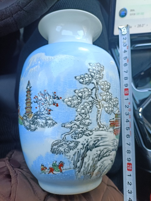 古玩陶瓷粉彩雪景圖撇口瓶拍賣，當(dāng)前價(jià)格2888元