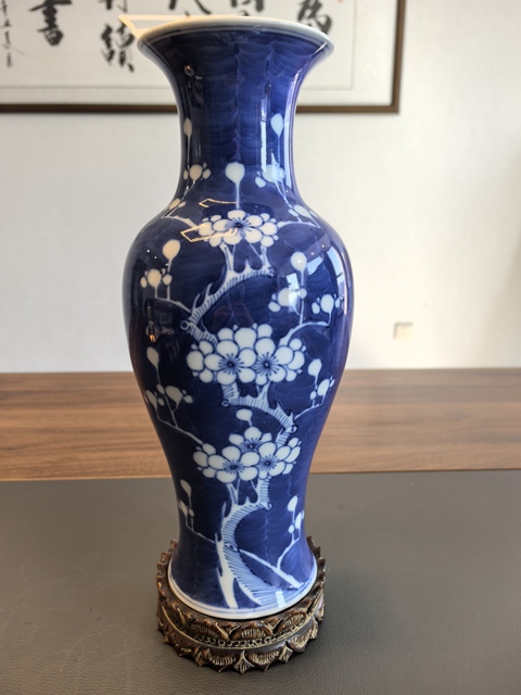 古玩陶瓷極品中國製官窯底款青花冰梅圖觀音瓶拍賣,當(dāng)前價(jià)格1680元