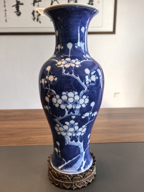古玩陶瓷極品中國製官窯底款青花冰梅圖觀音瓶拍賣,當(dāng)前價(jià)格1680元