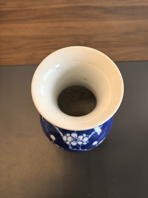 古玩陶瓷極品中國製官窯底款青花冰梅圖觀音瓶拍賣,當(dāng)前價(jià)格1680元