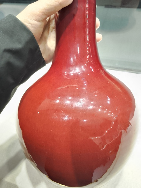 域鉴古玩】朱砂红釉天球瓶鉴定结果_朱砂红釉天球瓶真假鉴别
