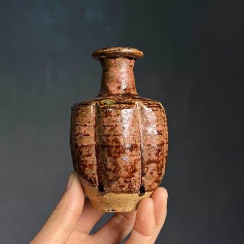 古玩陶瓷褐釉瓜楞瓶拍賣，當前價格3800元