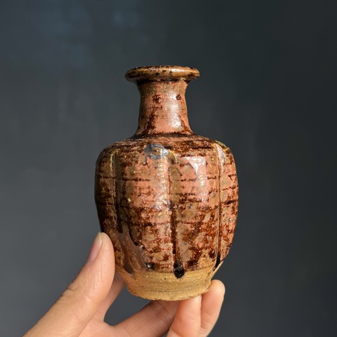 古玩陶瓷褐釉瓜楞瓶拍賣，當前價格3800元