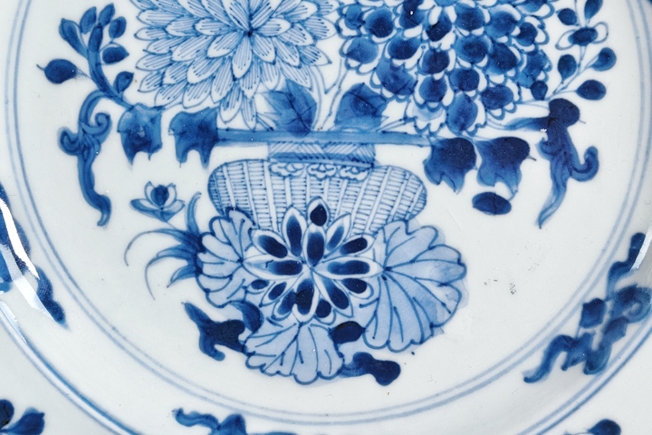 古玩陶瓷優品清康熙·青花提籃花卉紋賞盤拍賣，當前價格999元