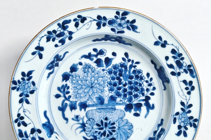 古玩陶瓷優品清康熙·青花提籃花卉紋賞盤拍賣，當前價格999元