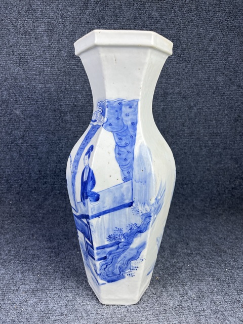 古玩陶瓷青花鳳儀亭人物故事紋六方瓶拍賣,當前價格9888元