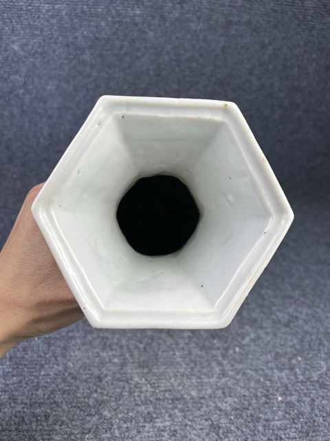 古玩陶瓷青花鳳儀亭人物故事紋六方瓶拍賣,當前價格9888元