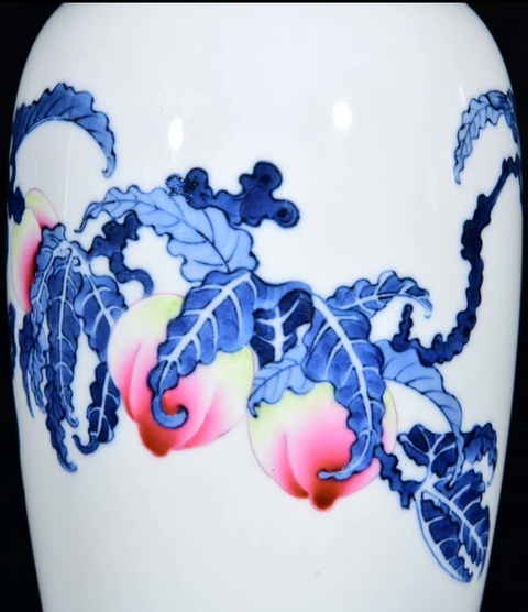古玩陶瓷民國 青花胭脂紅壽桃紋萊菔瓶拍賣,當前價格586000元