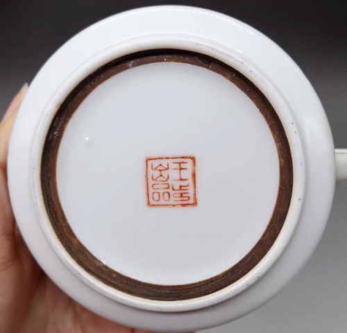 古玩陶瓷1954年 王步出品 粉彩菊花紋茶壺拍賣,當前價格489600元