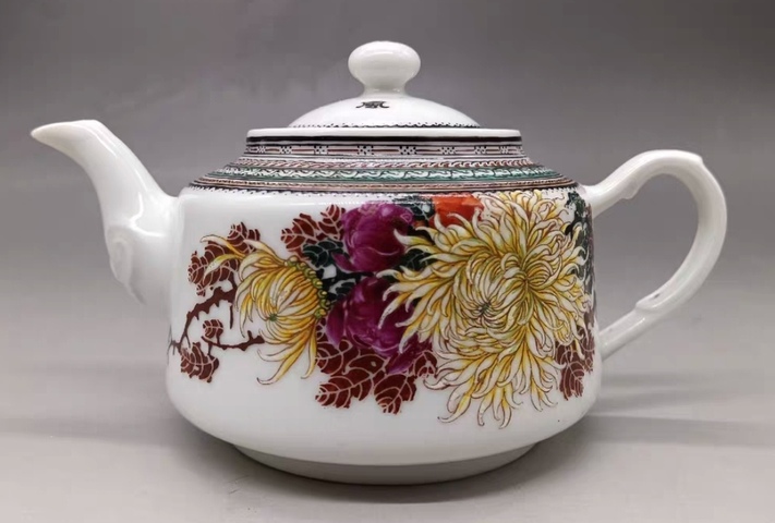 古玩陶瓷1954年 王步出品 粉彩菊花紋茶壺拍賣,當前價格489600元