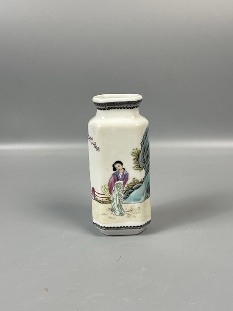 古玩陶瓷民國三娘教子圖粉彩四方臥角瓶拍賣，當(dāng)前價格9800元