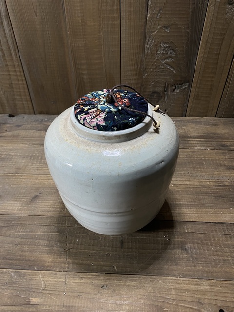 古玩陶瓷龍泉窯系青瓷罐拍賣,當前價格380元