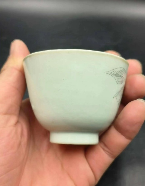 古玩陶瓷花卉紋刻瓷杯拍賣,當前價格499元