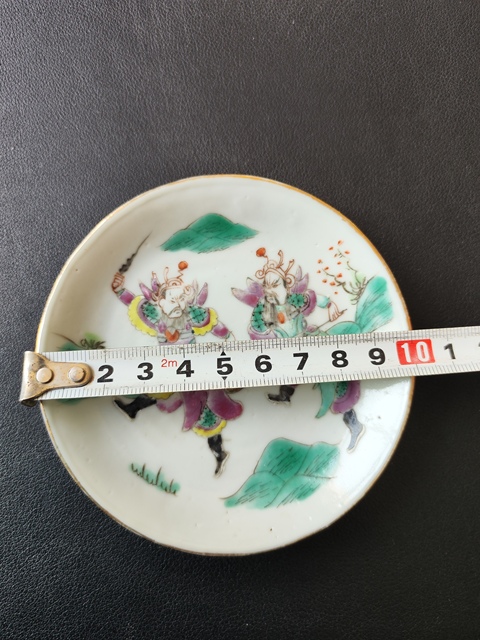 古玩陶瓷粉彩人物戰(zhàn)將圖紋盤(pán)拍賣,當(dāng)前價(jià)格1200元