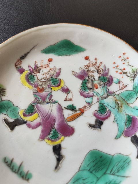 古玩陶瓷粉彩人物戰(zhàn)將圖紋盤(pán)拍賣,當(dāng)前價(jià)格1200元