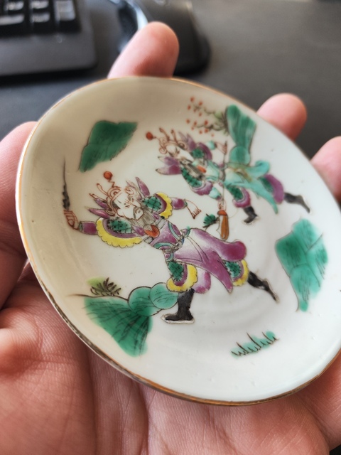 古玩陶瓷粉彩人物戰(zhàn)將圖紋盤(pán)拍賣,當(dāng)前價(jià)格1200元