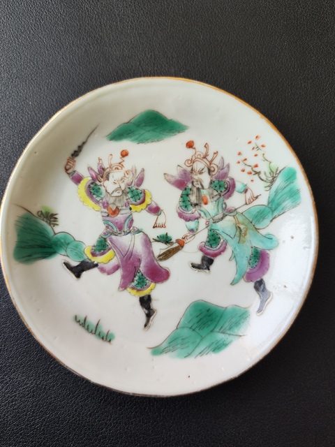 古玩陶瓷粉彩人物戰(zhàn)將圖紋盤(pán)拍賣,當(dāng)前價(jià)格1200元