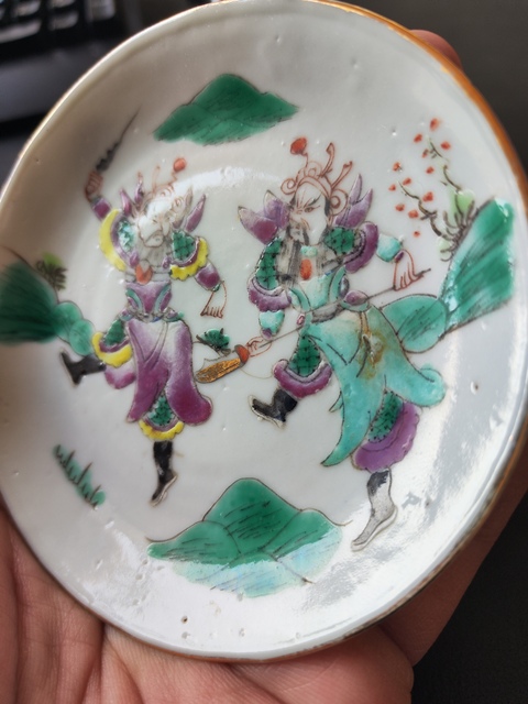 古玩陶瓷粉彩人物戰(zhàn)將圖紋盤(pán)拍賣,當(dāng)前價(jià)格1200元