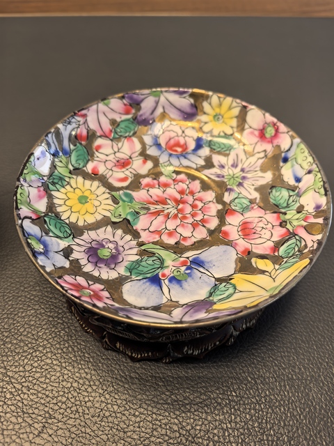 古玩陶瓷民國(guó)金底粉彩百花不落地杯碟拍賣(mài)，當(dāng)前價(jià)格500元