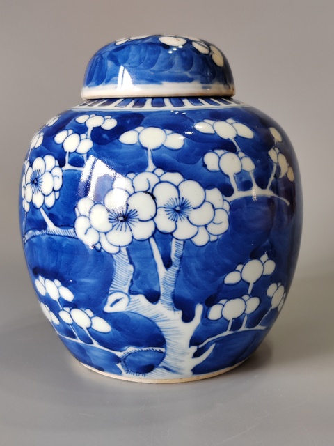 古玩陶瓷晚清·青花留白冰梅紋罐真品鑒賞圖