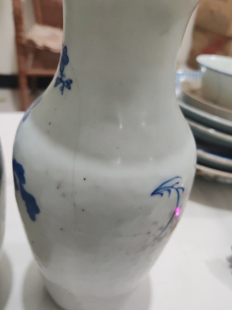 古玩陶瓷青花荷蓮紋撇口瓶拍賣，當前價格2000元