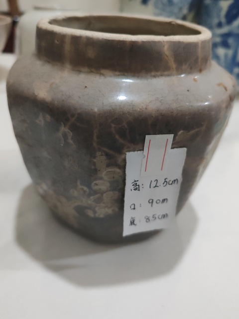 古玩陶瓷哥釉堆白花卉紋茶葉罐拍賣，當(dāng)前價(jià)格350元