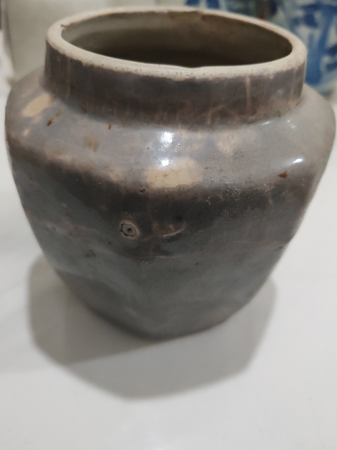 古玩陶瓷哥釉堆白花卉紋茶葉罐拍賣，當(dāng)前價(jià)格350元