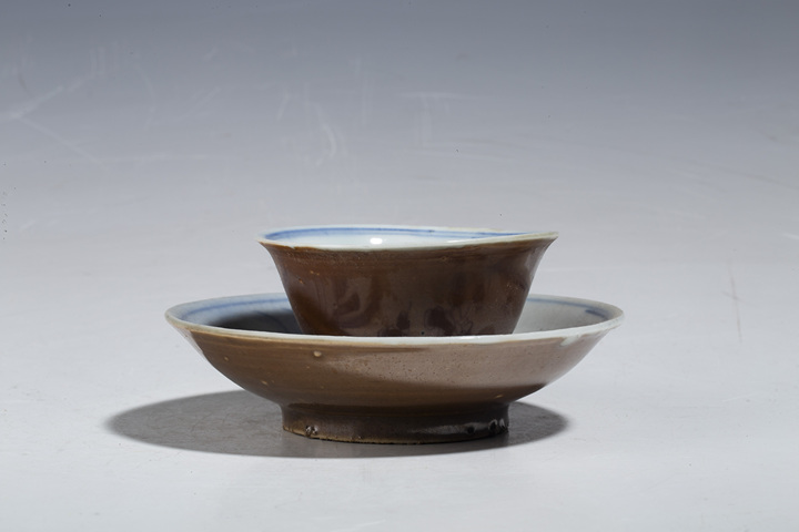 古玩陶瓷清康熙·外紫金釉內(nèi)青花花卉紋杯碟拍賣,當(dāng)前價(jià)格988元