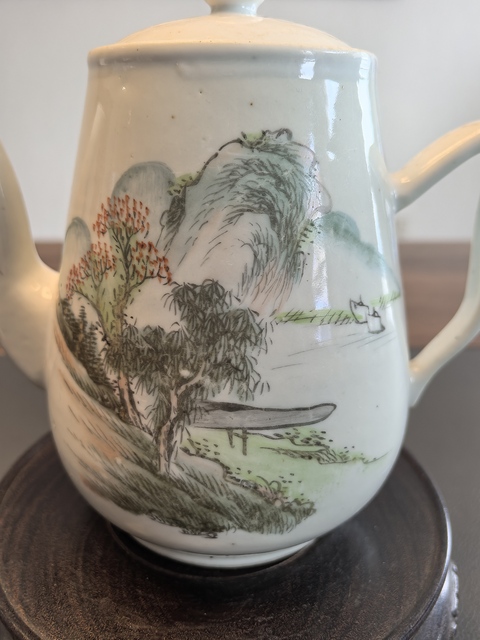 古玩陶瓷名家淺絳彩山水人物茶壺拍賣,當(dāng)前價(jià)格750元