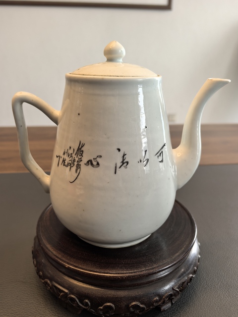 古玩陶瓷名家淺絳彩山水人物茶壺拍賣,當(dāng)前價(jià)格750元