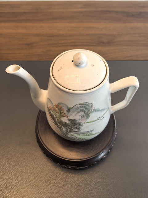 古玩陶瓷名家淺絳彩山水人物茶壺拍賣,當(dāng)前價(jià)格750元