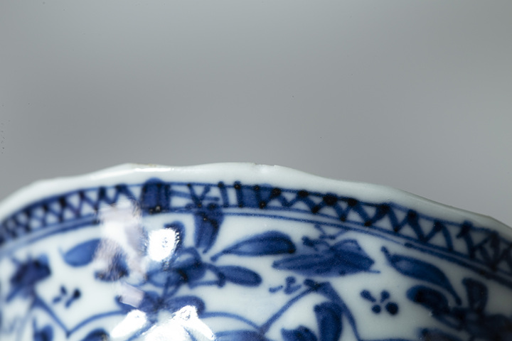 古玩陶瓷清康熙·青花開窗花卉紋花口杯拍賣,當(dāng)前價格948元