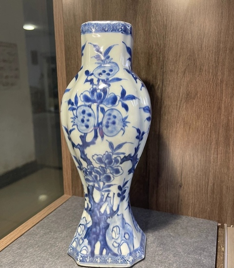 古玩陶瓷清康熙青花三多紋瓶拍賣,當(dāng)前價(jià)格29800元