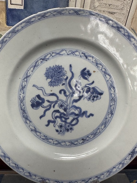 古玩陶瓷清雍正精品青花一束蓮青花盤拍賣,當前價格890元