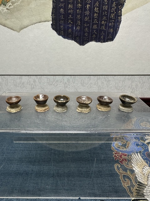 古玩陶瓷明代褐釉燈盞一組六個拍賣，當前價格89元