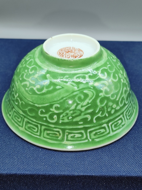 古玩陶瓷民國,精品綠地白彩雙龍紋茶園拍賣,當前價格1800元