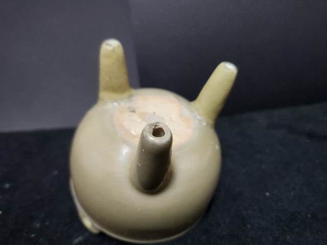 古玩陶瓷館藏級精品北宋龍泉青瓷筆管鼎式爐拍賣,當前價格5980元