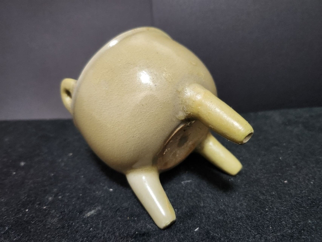古玩陶瓷館藏級精品北宋龍泉青瓷筆管鼎式爐拍賣,當前價格5980元