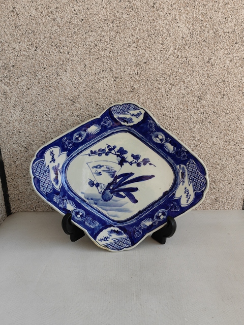 古玩陶瓷日本大正青花花卉紋貢盤拍賣，當前價格198元