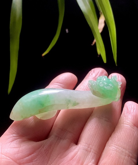 古玩玉器清代冰種天然翡翠“龍首帶鉤”拍賣,當(dāng)前價(jià)格45000元