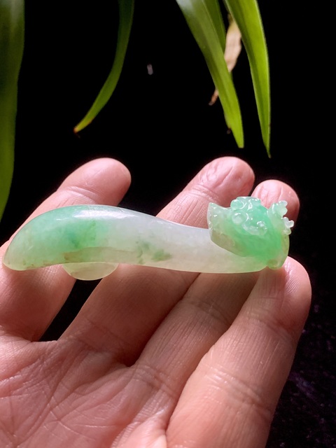 古玩玉器清代冰種天然翡翠“龍首帶鉤”拍賣,當(dāng)前價(jià)格45000元